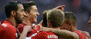 Robert Lewandowski (Zweiter von links) wurde oft gefeiert am Samstag.