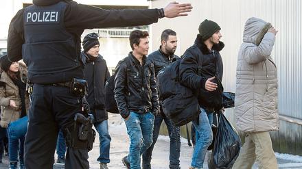 Auch strukturschwache Gegenden mit hohen Arbeitslosenquoten sollten nicht ausgenommen werden.