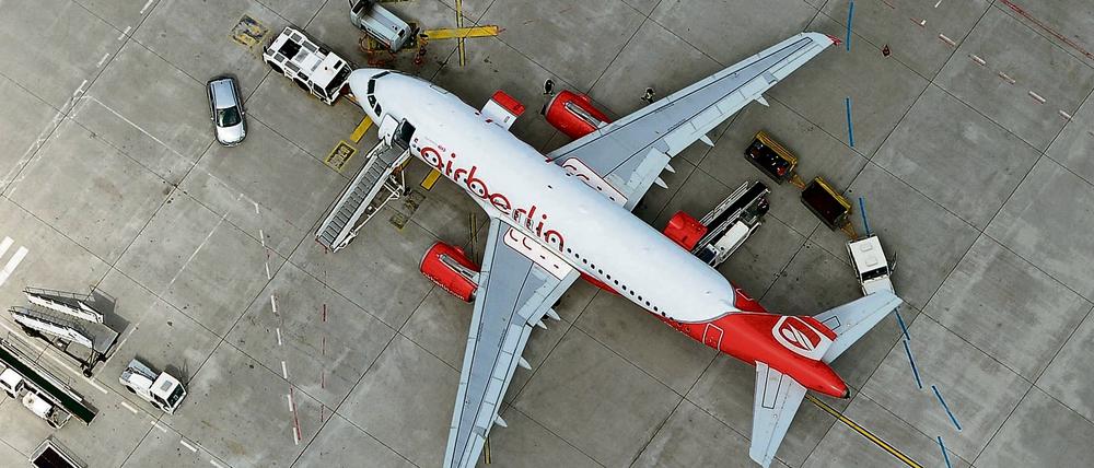 Die krisengeschüttelte Fluggesellschaft Air Berlin will enger mit ihrem italienischen Partner Alitalia zusammenarbeiten.