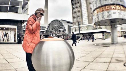 Der Berliner bekennt sich mit trotzigem Stolz zu seinem Schmuddelimage.