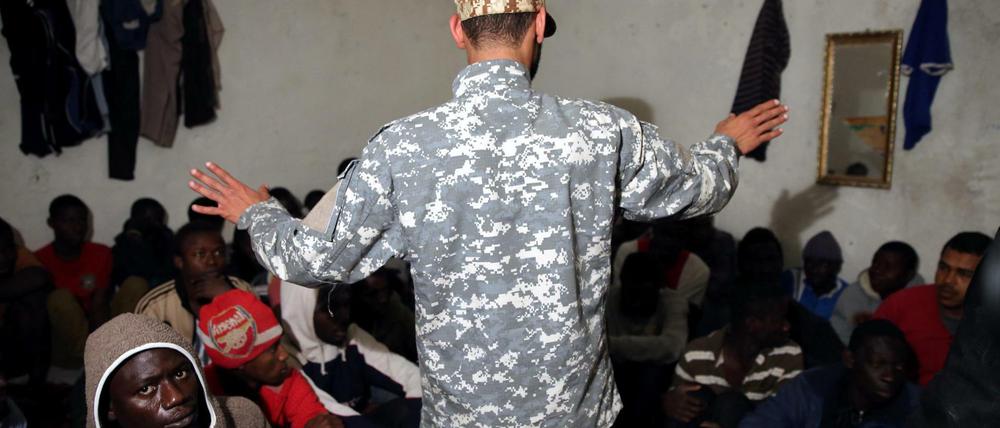 Die Flüchtlinge in Libyen kommen vor allem aus Afrika und wollen mit Booten übers Mittelmeer nach Europa.