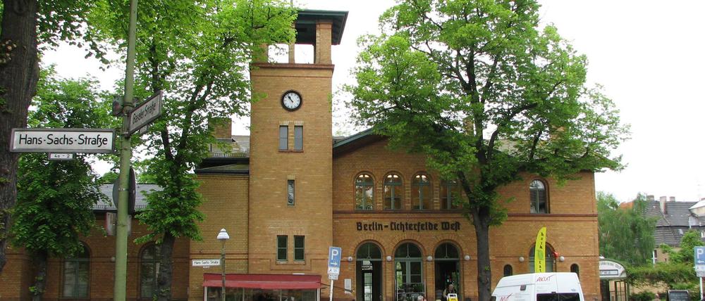 Es gibt sie in jedem Bezirk, nicht nur in Lichterfelde West (hier der S-Bahnhof): Die Runden Tische sind eine Chance für Engagement im Kiez