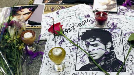 In New York erinnern Fans an Prince.