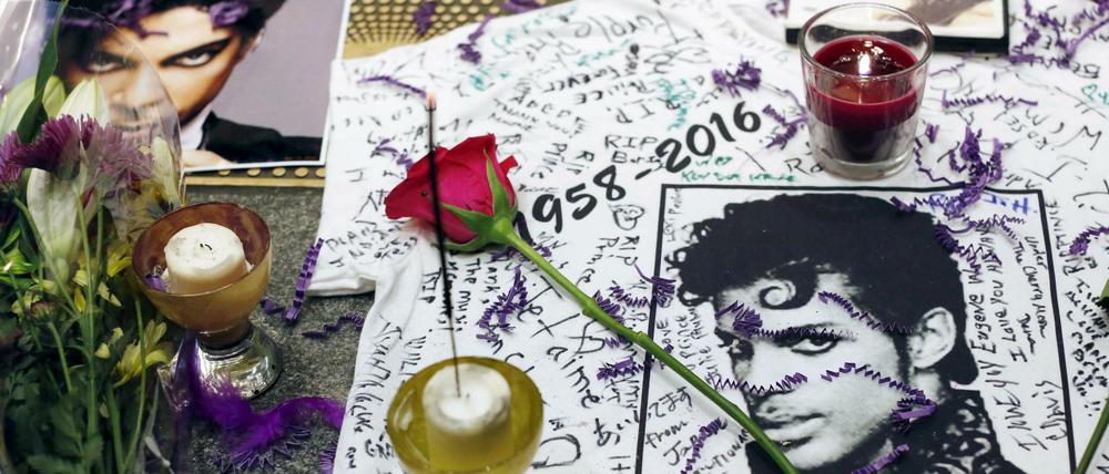 In New York erinnern Fans an Prince.