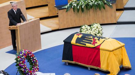 Bundespräsident Joachim Gauck im ehemaligen Plenarsaal des Bundestags in Bonn.