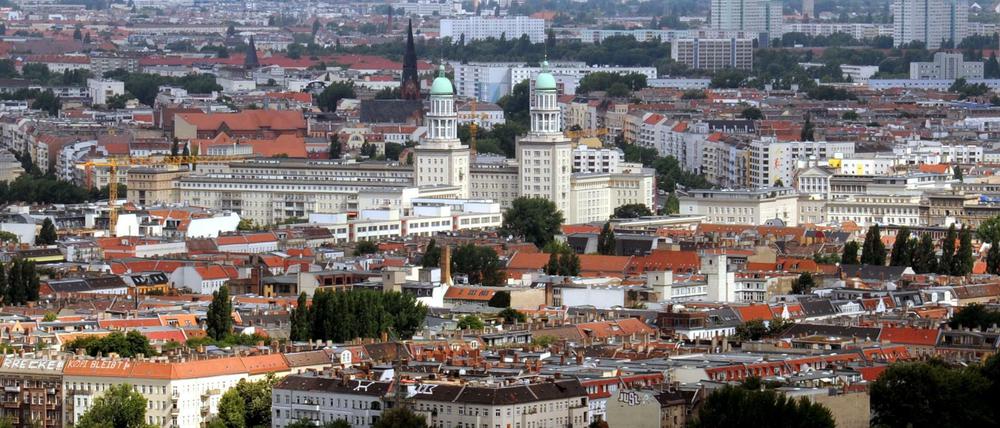 Urbanes Bauen in Berlin: Die Türme der die einstige Stalin- und heutigen Karl-Marx-Allee.