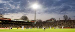 Glanzzeit. Ein Flutlichtspiel im ausverkauften alten Aachener Tivoli, Saison 2005/2006.