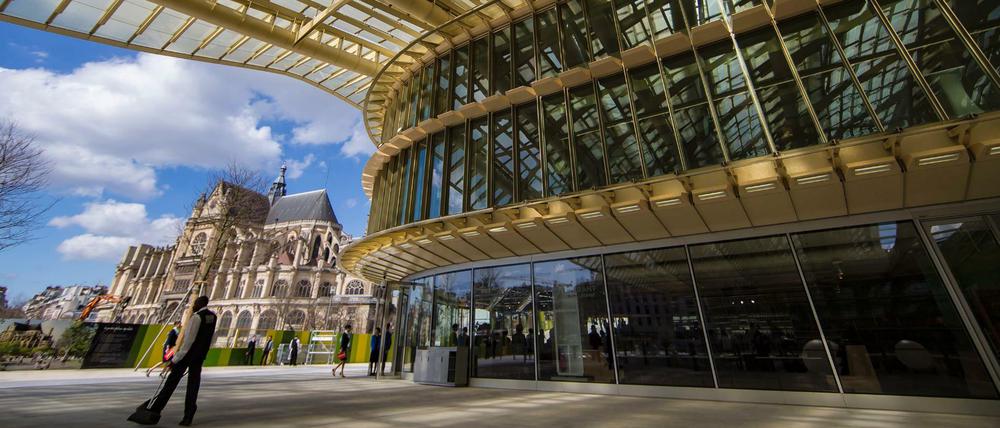 Zentrum im Zentrum. In dem Komplex, der sich mitten in der französischen Hauptstadt befindet, ist auch ein unterirdischer Bahnhof, den täglich hunderttausende Pendler nutzen.