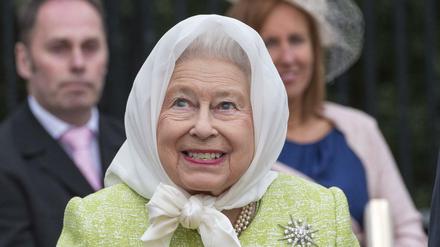 Jetzt noch einen passenden Instagram-Filter und eine Vignette: Die Queen will auf allen Kanälen präsent sein.