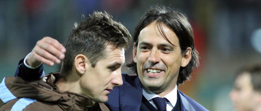 Junge, bleib doch bei uns. Klose mit seinem Trainer Simone Inzaghi (rechts).