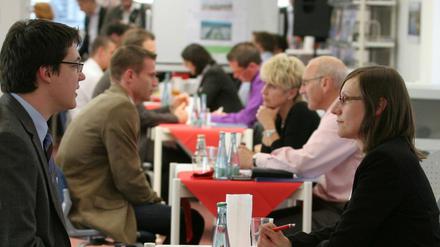 Achtung, Verwechslungsgefahr: Ein sogenanntes Chefdating vom Arbeitsamt.