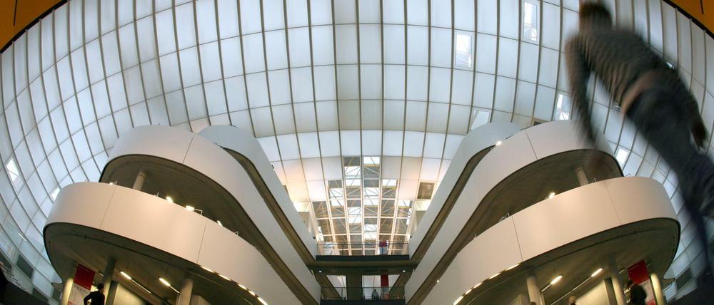Exzellent im Verbund. Es wird damit gerechnet, dass die Freie Universität (im Bild ihre Philologische Bibliothek) gemeinsam mit der Humboldt-Universität und der TU Berlin einen Antrag stellt.