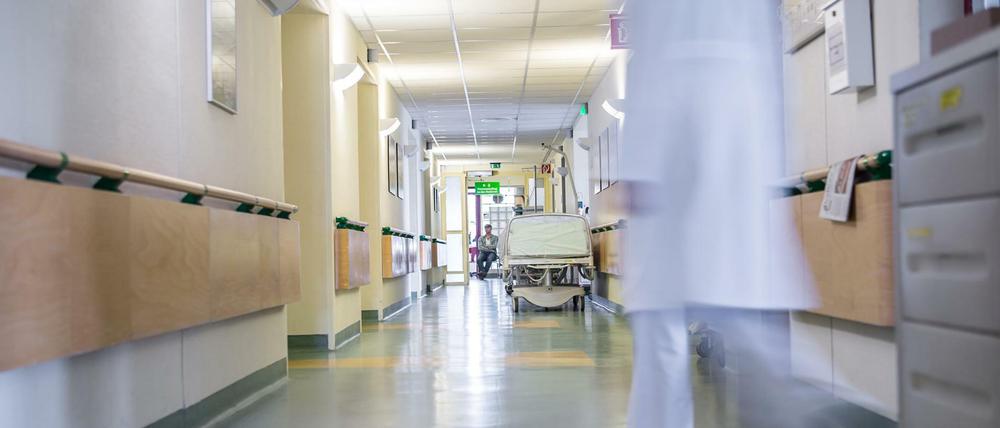 Allein auf weitem Flur. Viele Patienten fühlen sich mit ihren Anliegen anleingelassen. Patientenfürsprecher wollen das ändern.