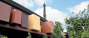 Der Museumsbau des Architekten Jean Nouvel steht inmitten eines 18 000 Quadratmeter großen Gartens, einer raren Grünfläche im dicht bebauten Paris.