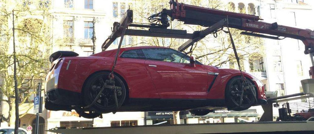 Der Fahrer dieses Flitzers musste zu Fuß nach Hause. Die Polizei stellte den Wagen sicher. 