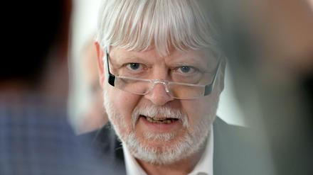 Der brandenburgischen Justizminister Helmuth Markov (Die Linke) steht in der Kritik, weil er einen Dienstwagen privat nutzte.