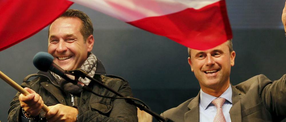 FPÖ-Präsidentschaftskandidat Norbert Hofer (rechts) und FPÖ-Parteichef Heinz-Christian Strache. 