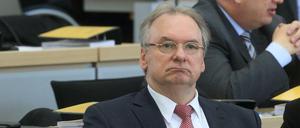 Sachsen-Anhalts Ministerpräsident Reiner Haseloff (CDU) am 12. April 2016 im Landtag in Magdeburg (Sachsen-Anhalt). 