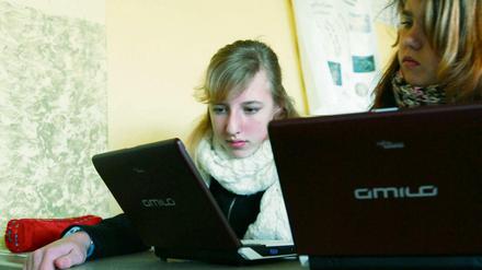 Im Funkloch. Berlins Schüler werden wohl noch länger nicht in einer zentralen Datei stehen. Es bleibt beim Informationsaustausch per Telefon und Boten. 