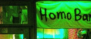 "Homo-Bar" - Banner im Möbel Olfe in Kreuzberg.