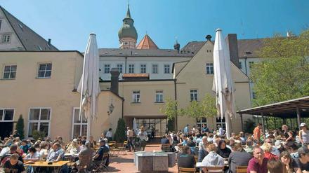 Erfolgsgeschichte. Zwischen 800 000 und einer Million Besucher kommen nach Andechs pro Jahr. Die meisten zieht es ins Bräustüberl und auf die Terrasse. 
