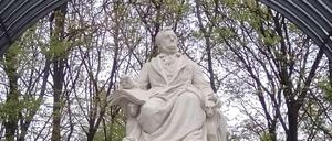 Noch bis Mai wird das Richard-Wagner-Denkmal im Tiergarten saniert.