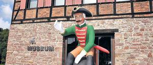 Haus der Lügen. Das Münchhausen Museum befindet sich in Bodenwerder, der Geburtsstadt des Barons. 
