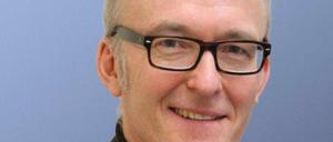 Tim Köhler-Rama ist Autor und Dozent an der Hochschule des Bundes, Fachbereich Sozialversicherung.