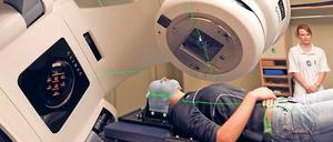 Technik gegen Tumor. Strahlentherapie in einer Dresdner Klinik. 