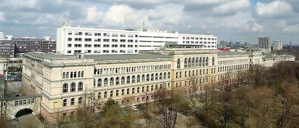 Das Hauptgebäude der Technischen Universität Berlin an der Straße des 17. Juni.
