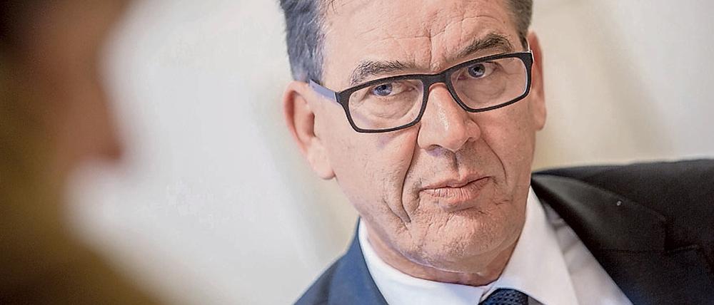 Entwicklungsminister Gerd Müller (CSU) sieht sich mit vielfachen Forderungen konfrontiert, den Globalen Fonds mit umfangreichen Mitteln auszustatten.