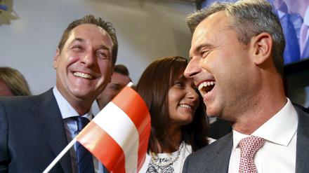 Sieger der ersten Runde. FPÖ-Kandidat Norbert Hofer (rechts), neben ihm FPÖ-Chef Heinz-Christian Strache. 