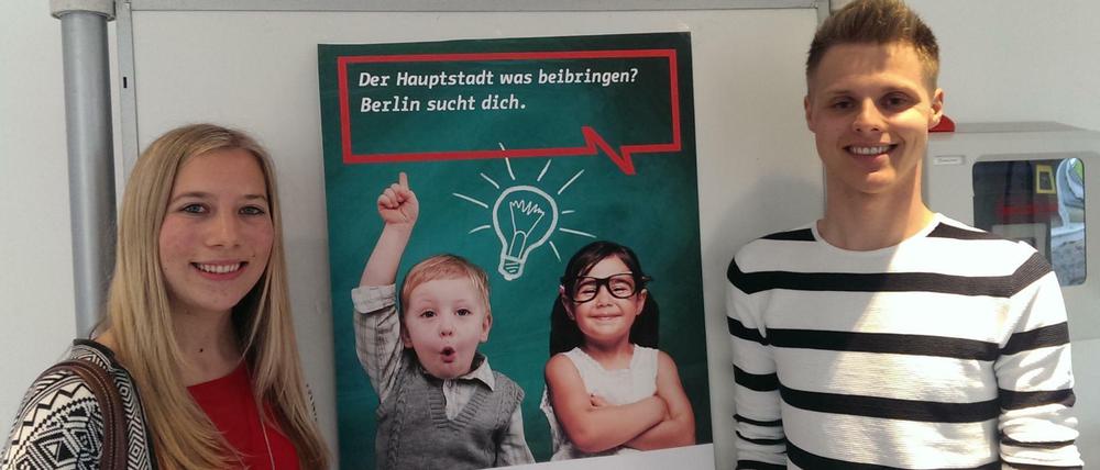 Frisch aus Linz: Hannah Haider, 22, ist gelernte Grundschullehrerin. Ihr gleichaltriger Freund Christopher Breitfuß, ein Grafiker, würde auch mit nach Berlin kommen.