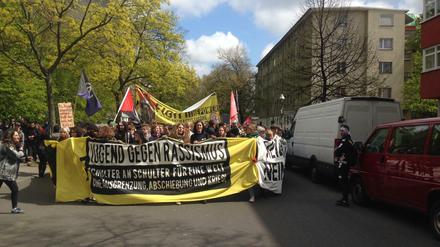 Schüler demonstrieren gegen Rassismus. 