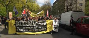 Schüler demonstrieren gegen Rassismus. 