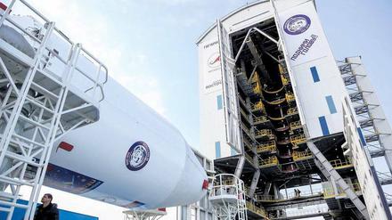Eine russische Sojus-Rakete mit drei Satelliten an Bord ist vom neuen Weltraumbahnhof Wostotschny gestartet. 