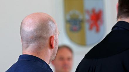 Der frühere Rostocker Radiomoderator wartet im Landgericht Rostock auf die Urteilsverkündung. 