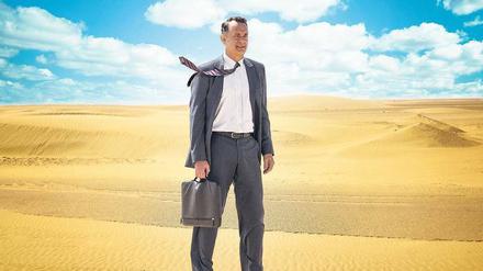 Warten auf den König. Tom Hanks ist Alan Clay, der den Saudis Kommunikationstechnologie verkaufen soll – für eine in der Wüste geplante Megacity. 