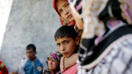 Syrer, die aus Aleppo geflohen sind, vor ihrer Unterkunft in Gaziantep.