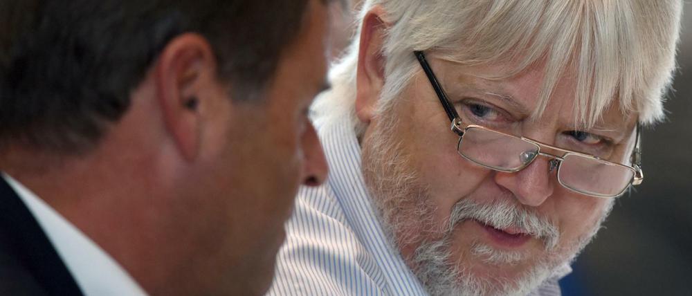 Rücktritt trotz Rückendeckung. Linksparteichef Christian Görke (l.) lobte Justizminister Helmuth Markov noch. Aber jetzt folgte dessen Bitte um Entlassung.