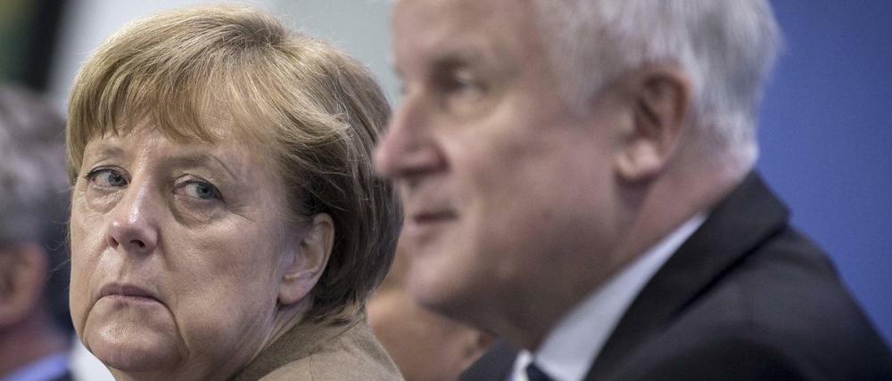Bundeskanzlerin Angela Merkel (CDU) und Bayerns Ministerpräsident Horst Seehofer (CSU). 