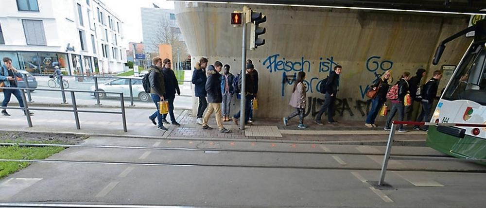 Rotlichtmilieu. In Augsburg werden die Bodenampeln bereits getestet.