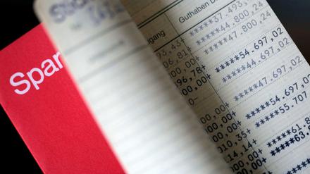 Die Sparkassen schließen Strafzinsen für normale Sparer auf lange Sicht nicht mehr aus.