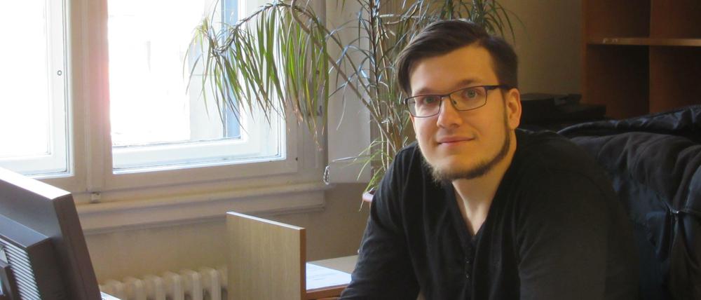 Falco Schulz ist einer von zwei männlichen Justizfachangestellten beim Amtsgericht Neukölln.
