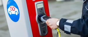 Es gibt zu wenig Ladesäulen in Deutschland.