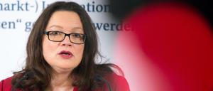Bundessozialministerin Andrea Nahles (SPD) will den Anspruch von EU-Bürgern auf Sozialhilfe beschränken. 