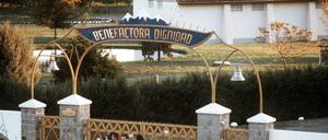 Das Haupttor der Colonia Dignidad in Chile auf einer Aufnahme von 1988. 