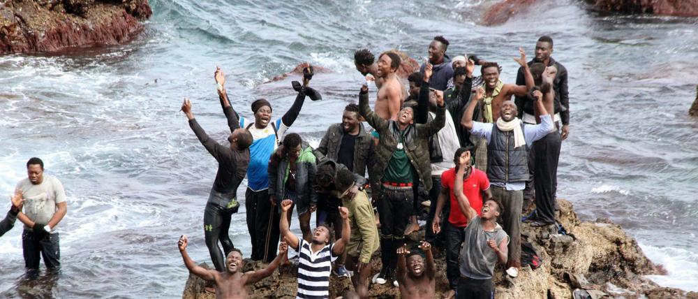 Diese Flüchtlinge sind bereits auf spanischen Gebiet. Ihr weiteres Schicksal ist allerdings unklar.