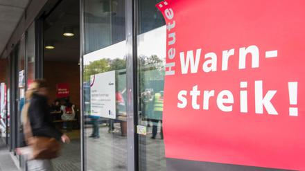 Am Montag und Dienstag traten bereits Beschäftigte bei Vivantes und bei der Charité in den Warnstreik.