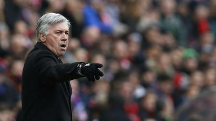 cEs ist kalt in Kanada. Aber Carlo Ancelotti hat ja schicke Handschuhe.